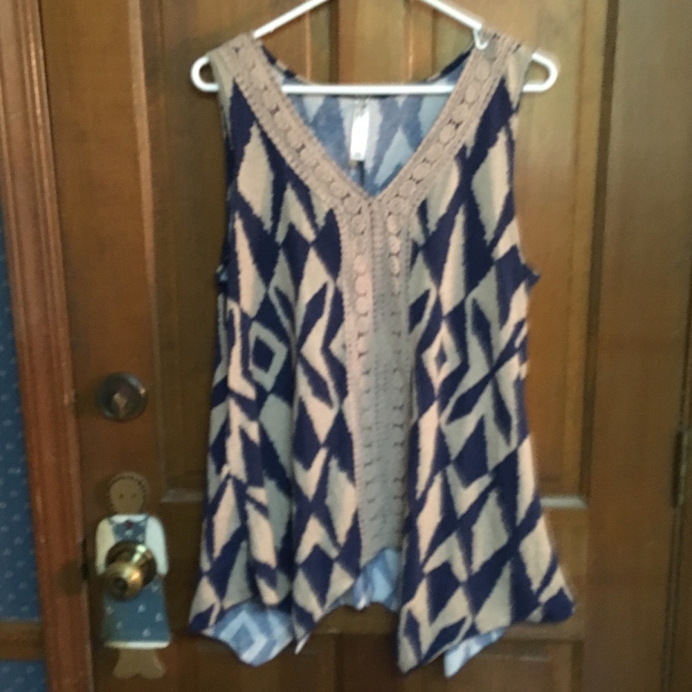 Good Condition. Blue/Tan Sleeveless Summer Top